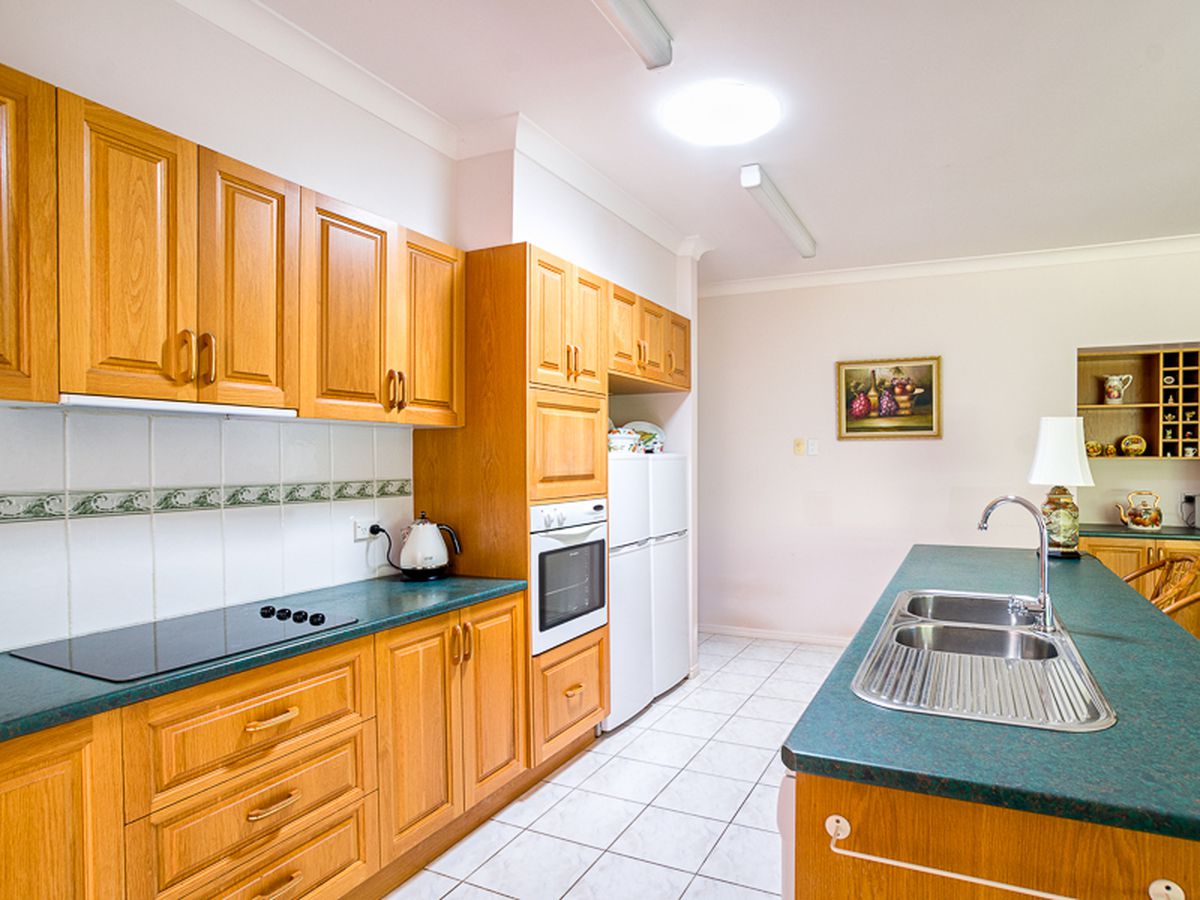 6 Daphne Court, Torquay