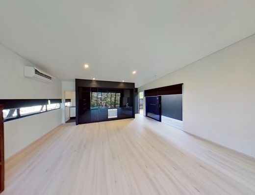 Modern Studio Apartment in Noosaville  image 3