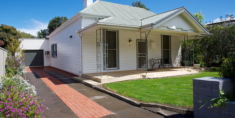 24 Kirkland Ave, Euroa