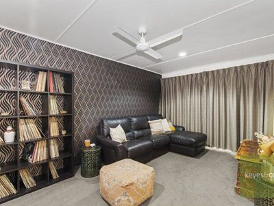 9 Allamanda Crescent, Annandale
