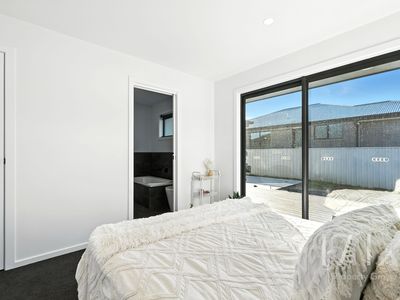10 Bluetongue Drive, Magra