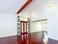 4 Wyambi Place, Middle Park