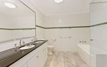 2 / 9-13 Sir Thomas Mitchell Rd, Bondi Beach