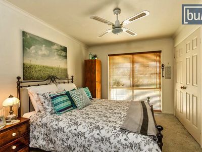 2 Pell St, Howlong