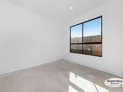 6 Palmdale Crescent, Mambourin