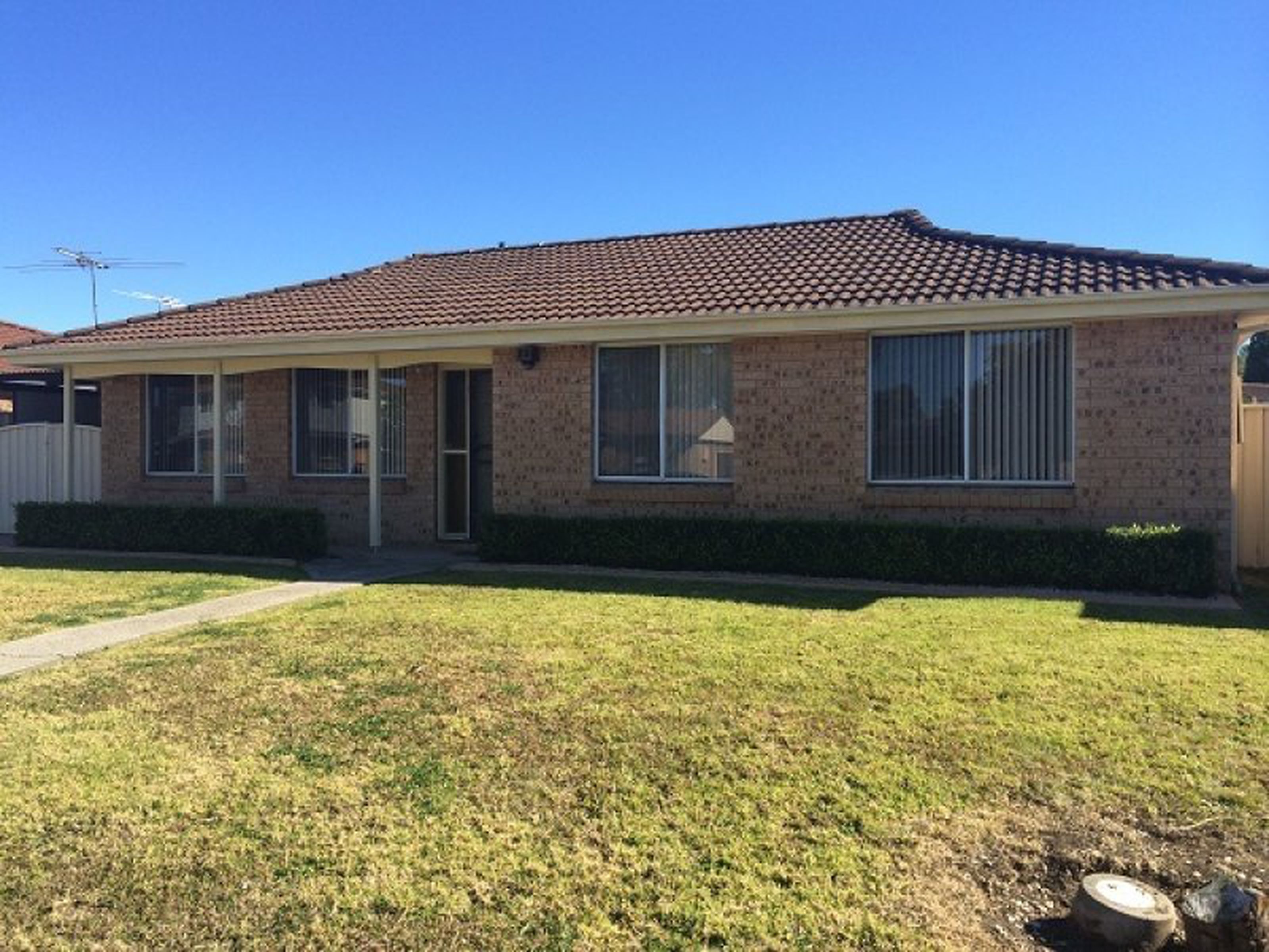 33 Carnation Avenue, CLAREMONT MEADOWS