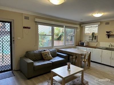 6 / 4 Mosbri Crescent, The Hill