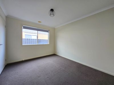 7 Romek Way, Truganina