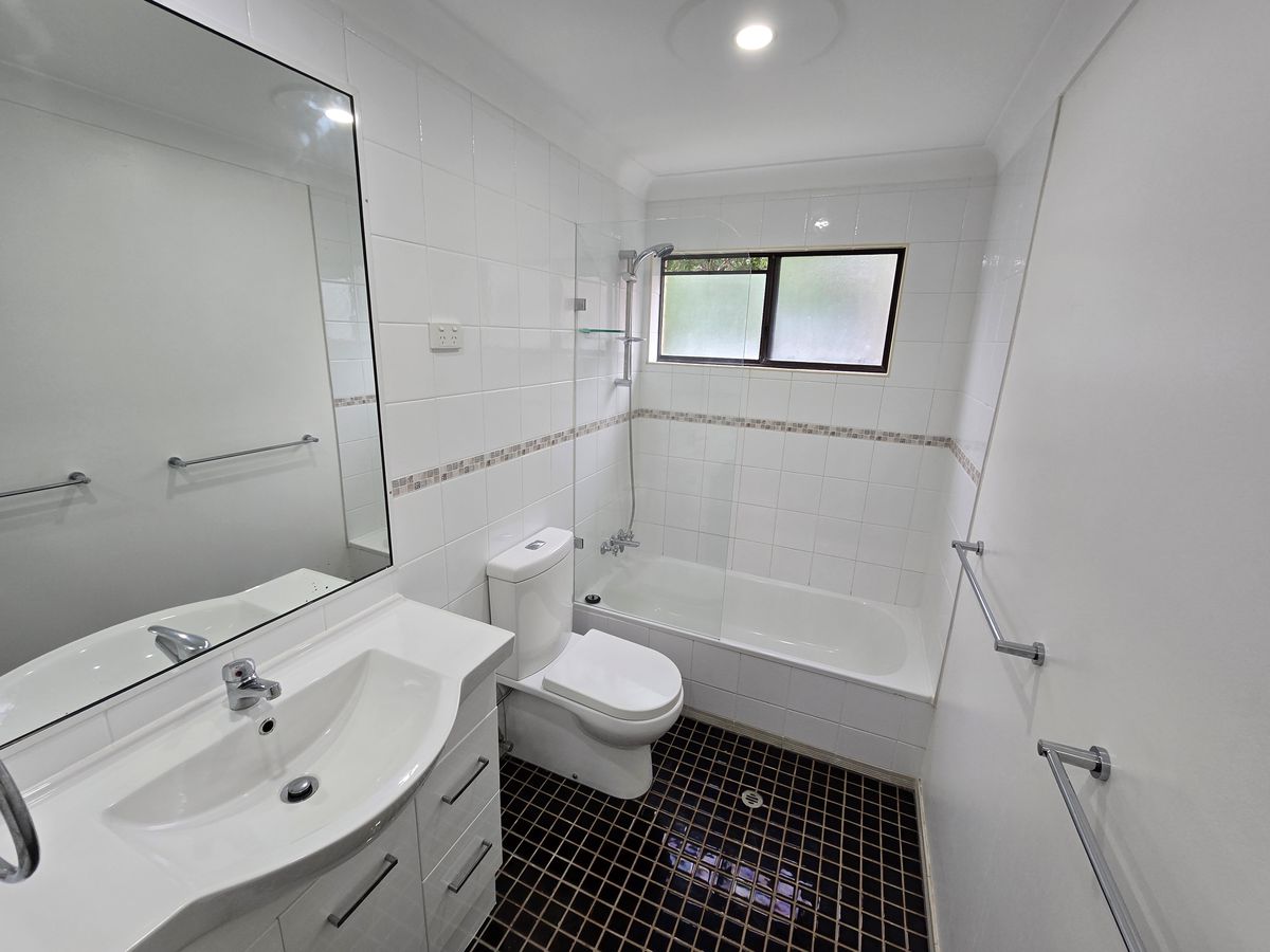 3 / 4 Sheehan Street, Milton