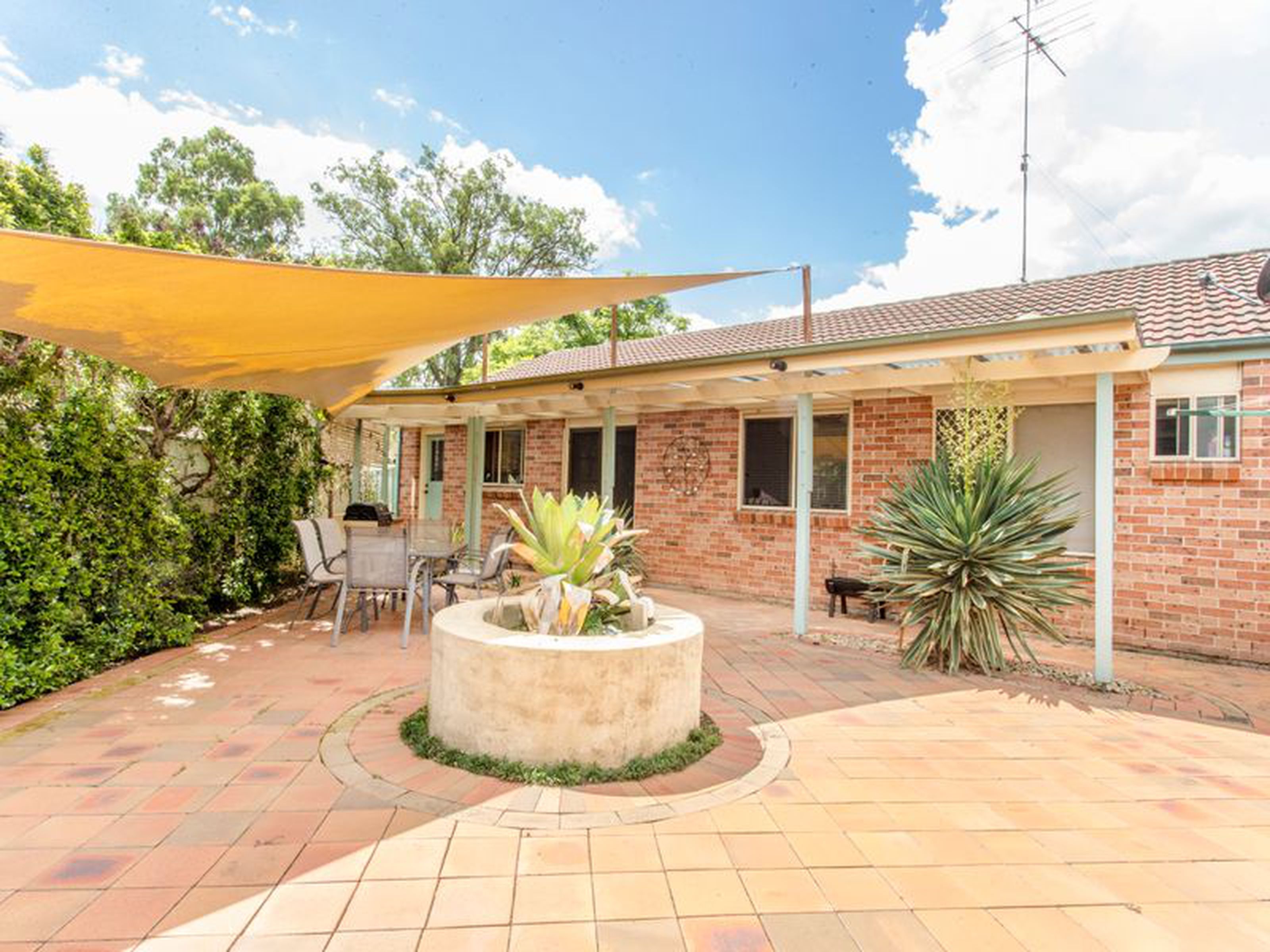 2 Kenneth Slessor Drive, GLENMORE PARK