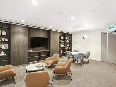 710 / 20 Wardens Walk, Coburg