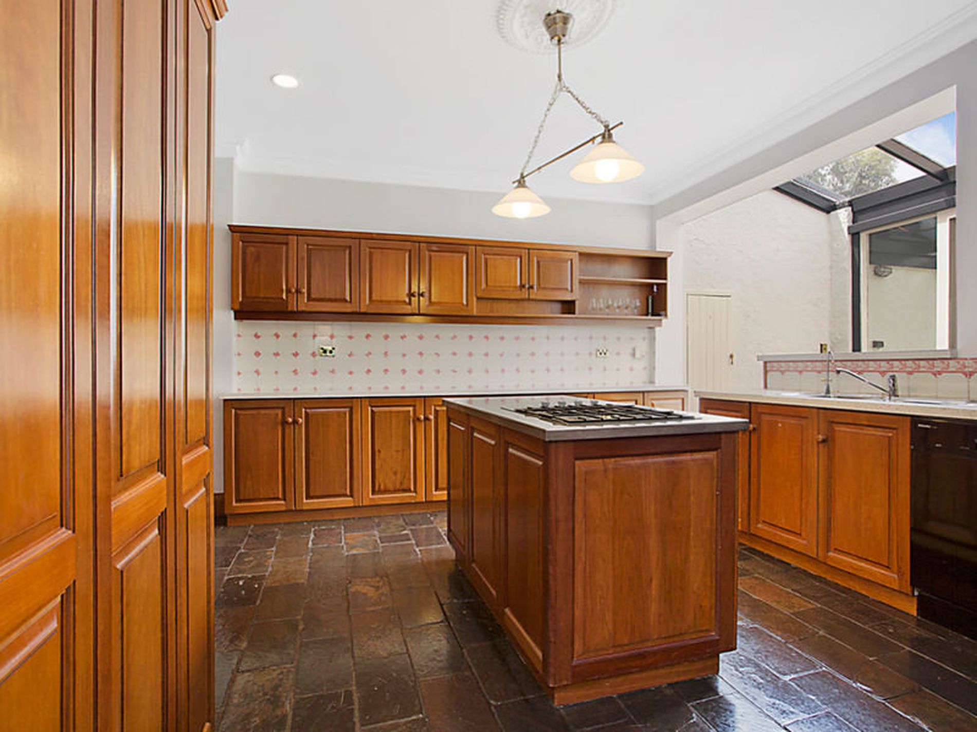 9 Cross  Road, Kingswood