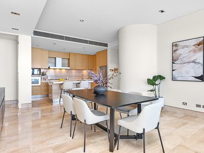 1 / 8 Mounts Bay Road, Crawley