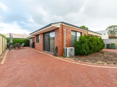 2 / 3 Little Street, Carey Park