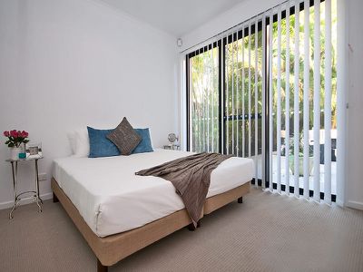 2 / 31 Second Avenue, Broadbeach