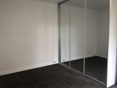2 / 5 Raglan Street, Newtown