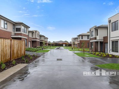 6 Gordal Court, Lynbrook