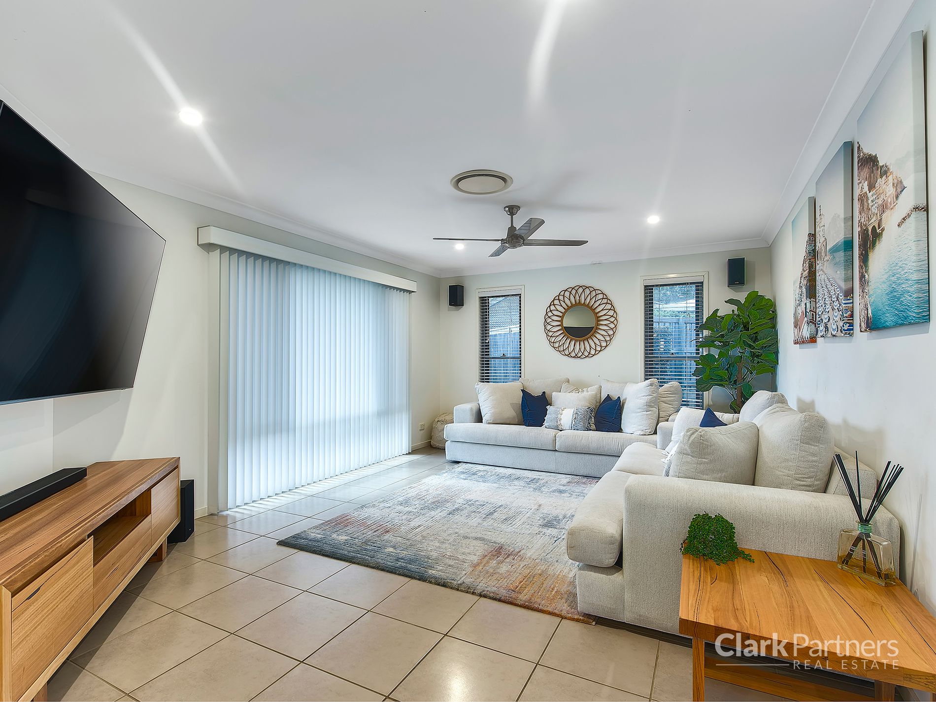 5 Curlew Court, Warner