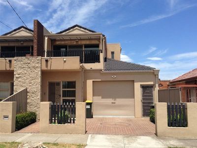 2 / 1 Cranbourne Avenue, Sunshine North