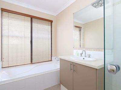 25 Kinsale Bend , Port Kennedy