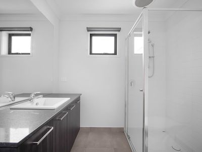 4 Ansons Walk, Werribee