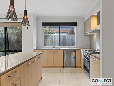9 Stoneleigh Road, Cranbourne North
