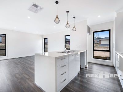 4 Sallen Street, Clyde North