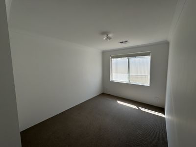 7 Roebuck Blvd, Eglinton