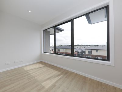 204 / 3 BILLY BUTTONS DRIVE, Narre Warren