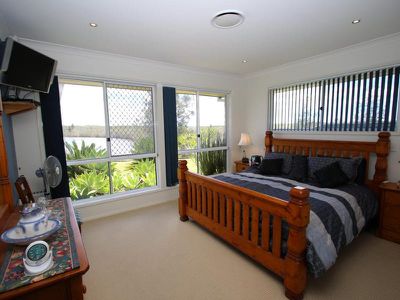 8 Sanctuary Close, Tea Gardens