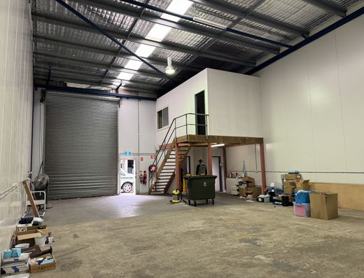 Industrial Unit in Sought-After Caringbah Complex