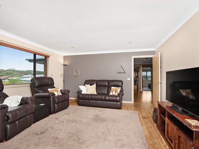 7 Torquay Drive, Lake Tabourie