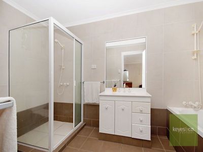 12 Cobb Court, Annandale