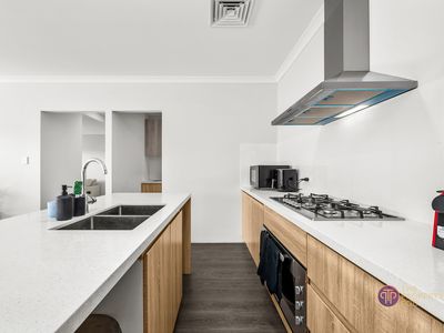 10 Klondyke Street, Piara Waters