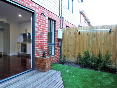 1 / 4 West Street, West Footscray