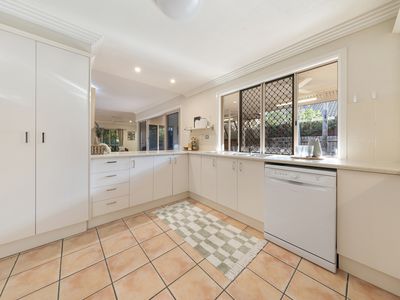 15 Blue Lake Court, Kirwan