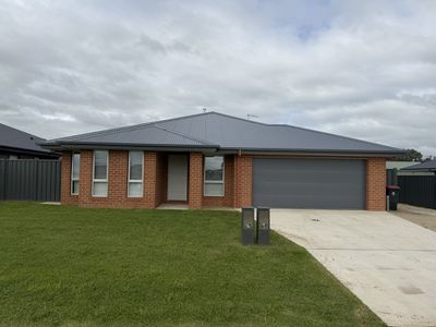 28 Lewis Crescent, Finley