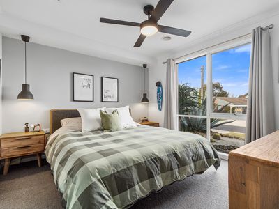 4 Cameron Court, Somerville
