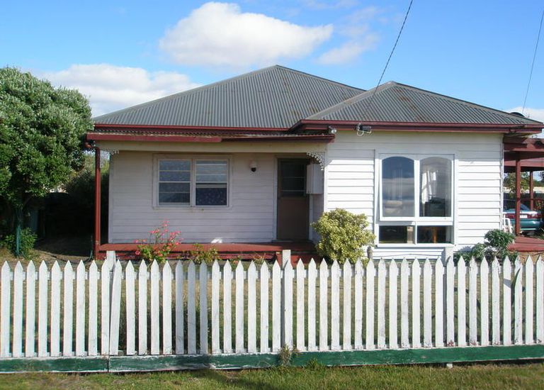 21 Beach Rd, Dutton Way