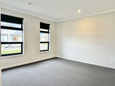 24 Akron Street, Manor Lakes