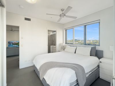 1077 / 16 Hamilton Place, Bowen Hills