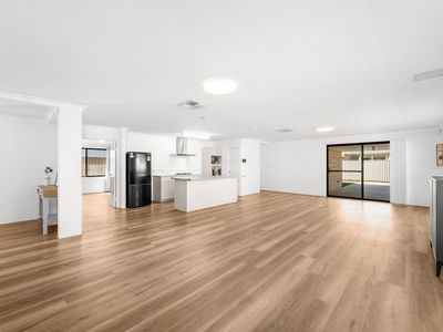 14 Berkeley Loop, Piara Waters