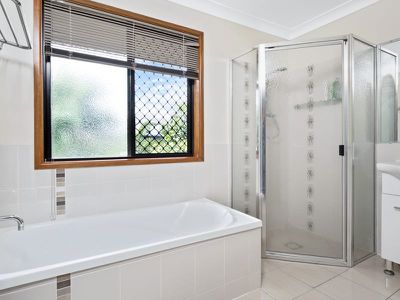 2 Sandys Pl, Kawana