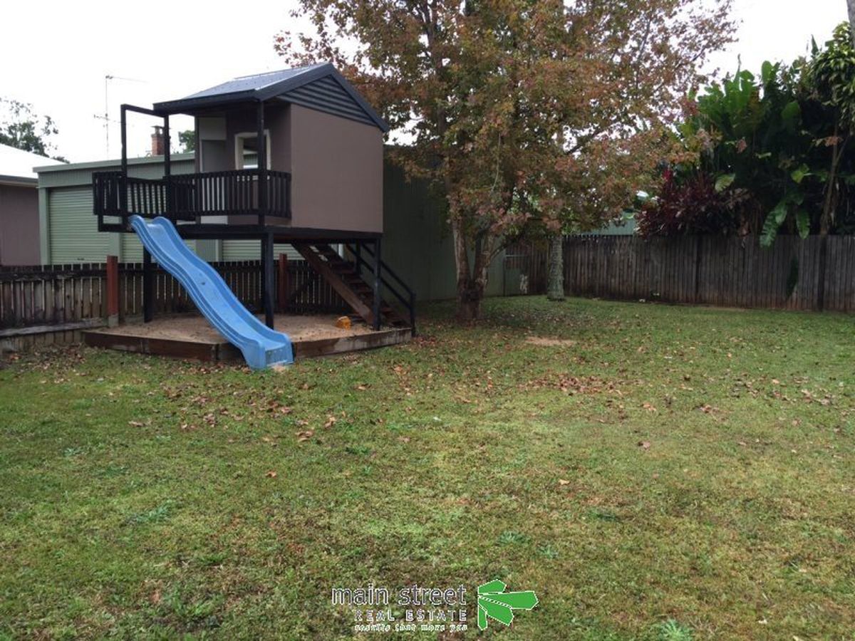 61 Robert Street, Atherton