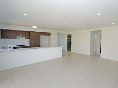 2 Dawes Crescent, Urraween