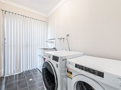27 Calneggia Drive, Byford