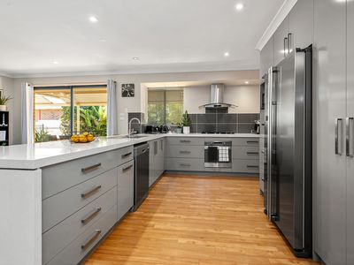 25 Smythe Drive, Broadwood