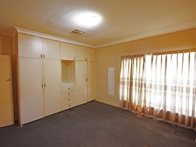 37 Brigalow Avenue, Dubbo