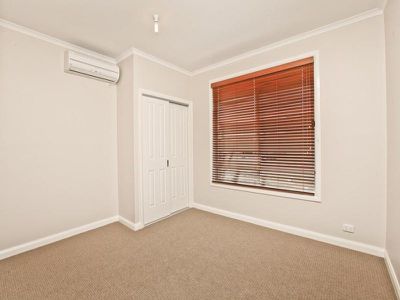 16A Laura Grove, Avondale Heights