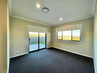 35 Federation Boulevard, Forbes